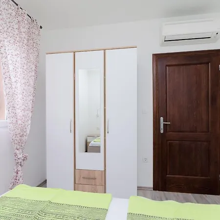 And Ljubica Apartment Lopar