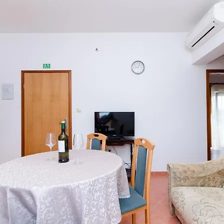 And Ljubica Apartment Lopar