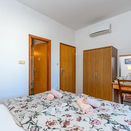 And Ljubica Apartment Lopar